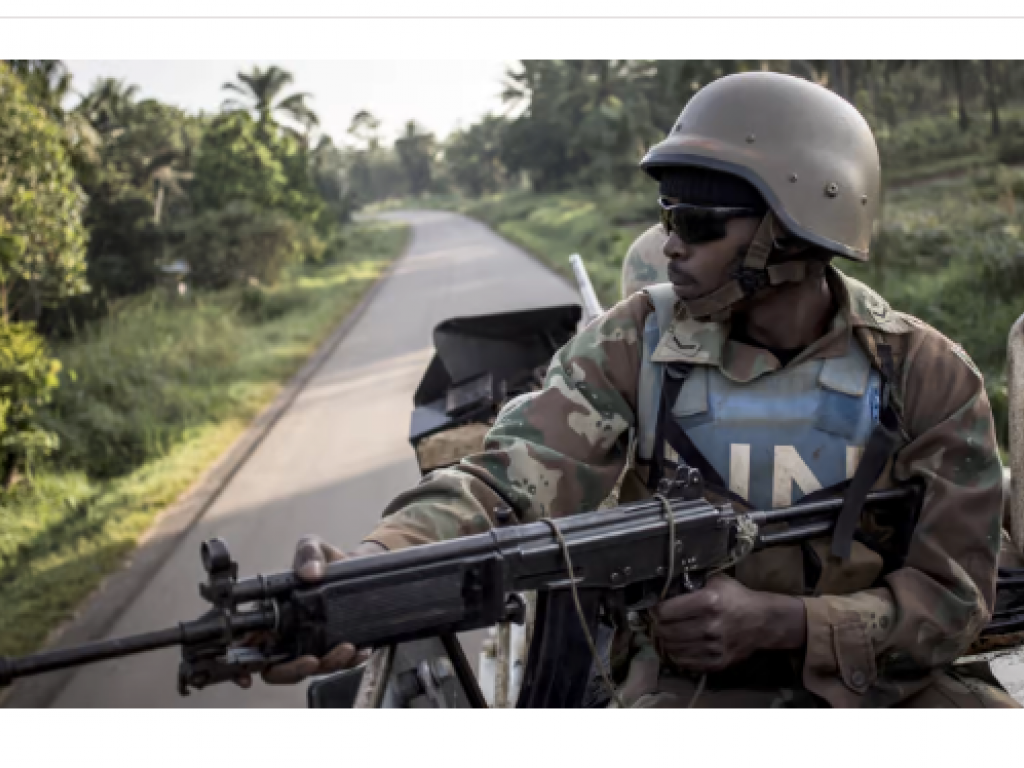 Un soldat sud-africain des Nations unies en patrouille, le 8 octobre 2018 à Oïcha. © JOHN WESSELS/AFP