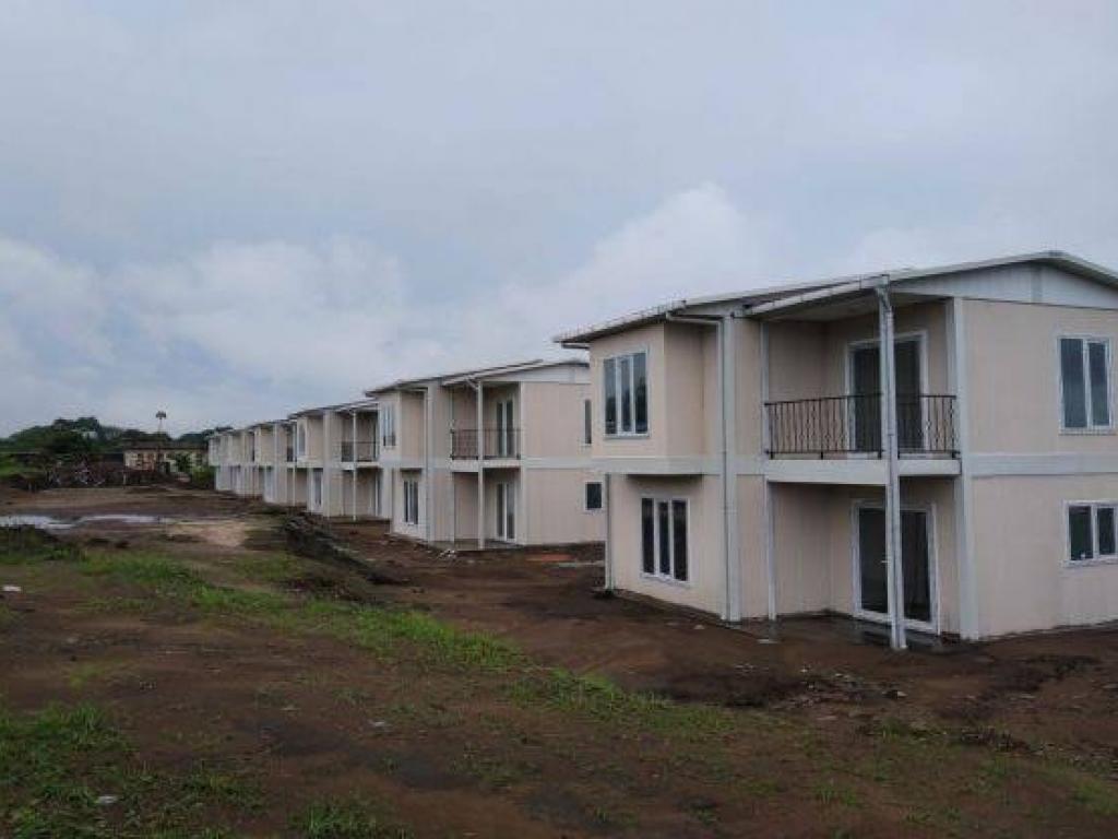 Les maisons prefabriquees au Camp Tshatshi