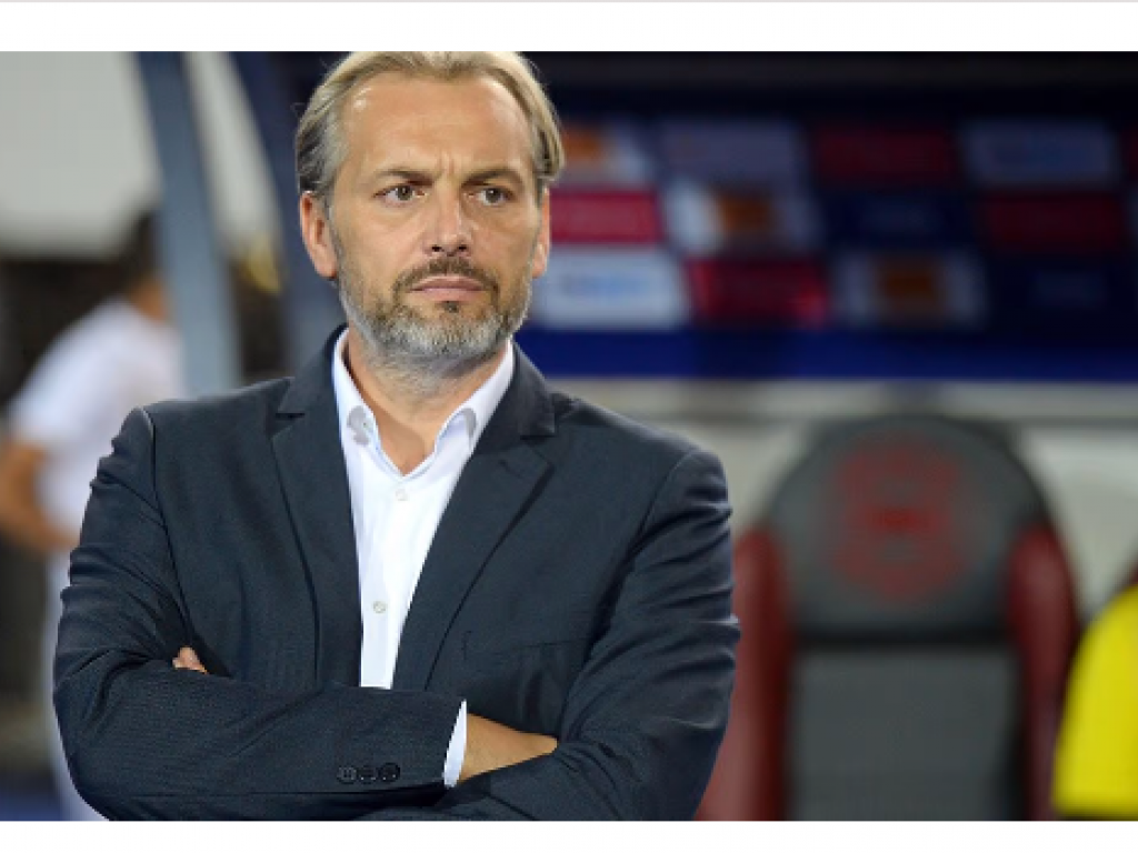Sébasrtien Desabre, alors sélectionneur de l’Ouganda, lors de la Coupe d’Afrique des nations (CAN) 2019. © Mohamed El-Shahed / AFP.