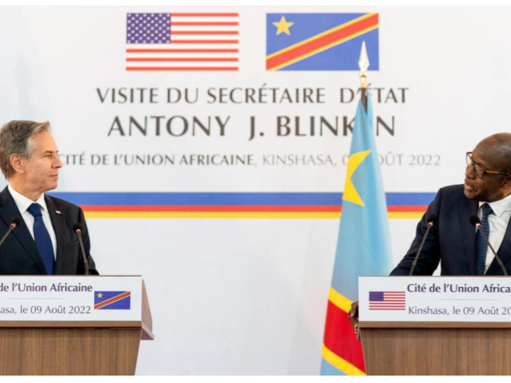 Anthony Blinken et le ministre des Affaires étrangères Christophe Lutundula en conférence de presse à Kinshasa, le 9 août 2022. REUTERS - POOL