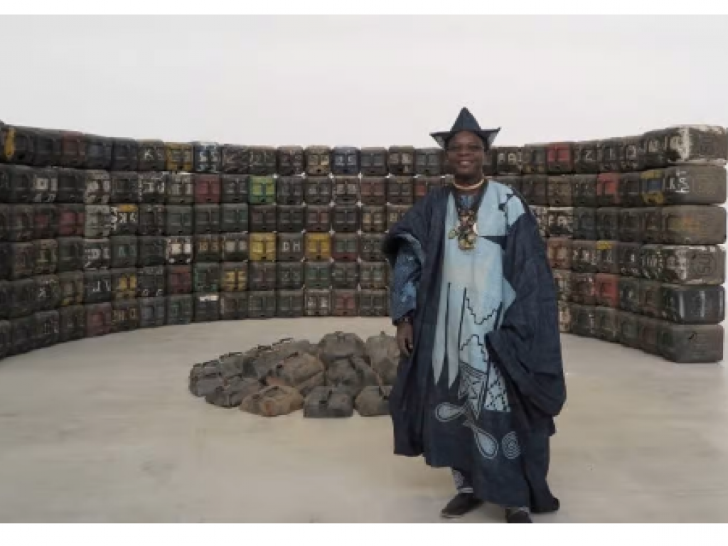 Avec « Expression(s) décoloniale(s) », l’artiste béninois Romuald Hazoumé et l’historien ivoirien Gildas Bi Kakou invitent à poser un nouveau regard sur les collections et la traite transatlantique.