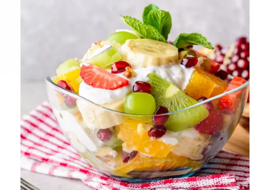 vous devrez tester cette salade de fruits🍉🍊🍌🍍🥭🍋🍑🍓🥝🍏🍎 au yaourt. trop miam😋😋