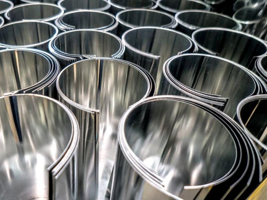 Dans le dernier rapport publié par la Commission nationale des mercuriales, les experts du ministère du commerce extérieur ont plutôt indiqué que la tonne de l’étain devrait se négocier à 25 533,75 USD cette semaine contre 25 200,00 USD la semaine dernière, soit une augmentation de prix de l’ordre de 333,75 USD.