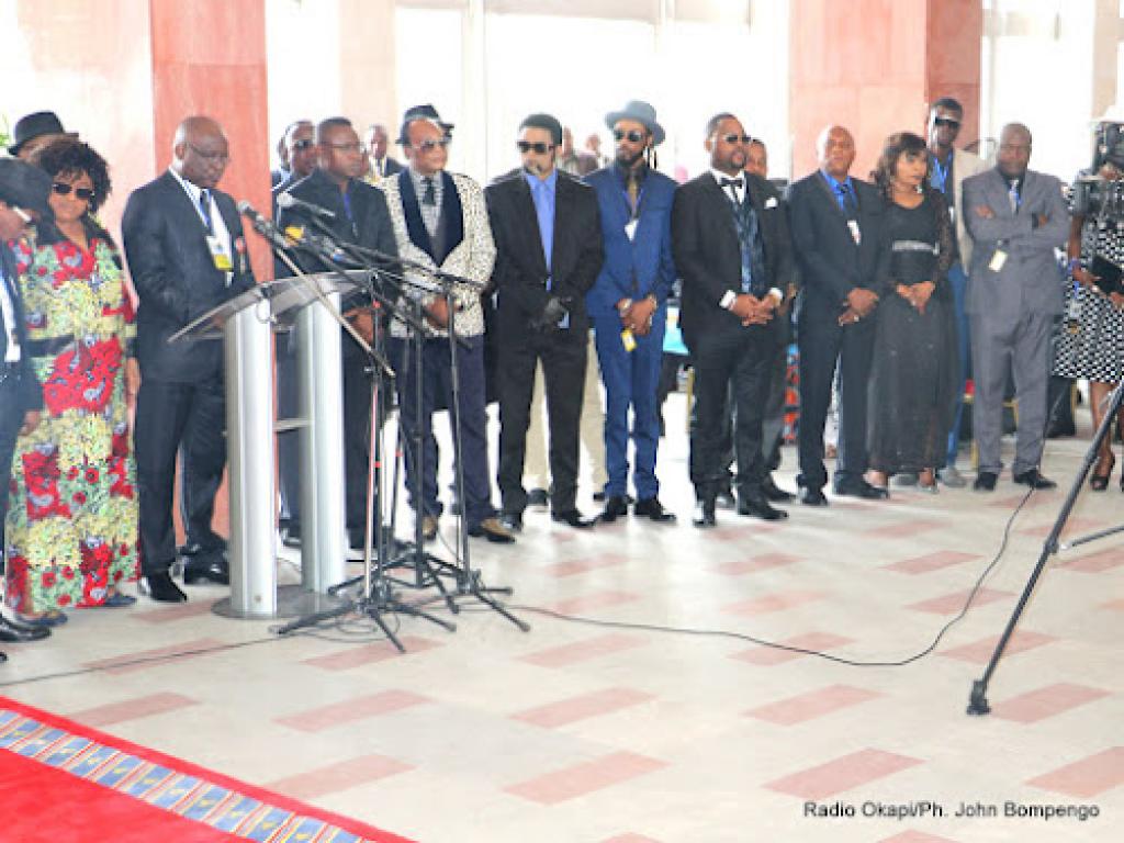 Des musiciens congolais rendant le dernier hommage à Papa Wemba au Palais du peuple, siège du parlement à Kinshasa, le 02/05/2016. Radio Okapi/Ph. John Bompengo