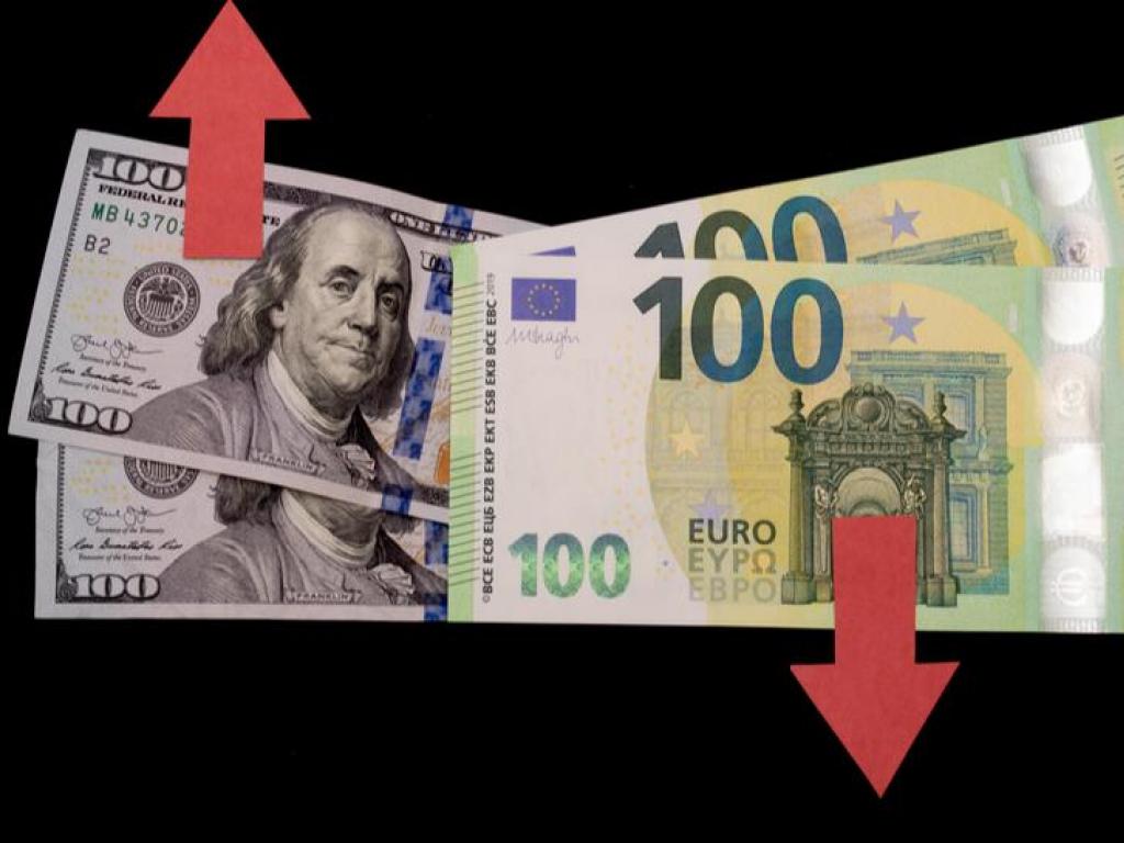 Un nombre considérable de grandes devises se sont dépréciées par rapport au dollar.
