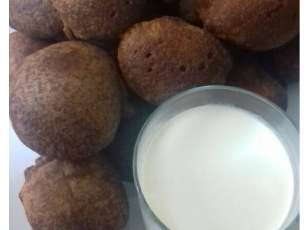 Beignets dougoub (beignets de mil soufflés) 