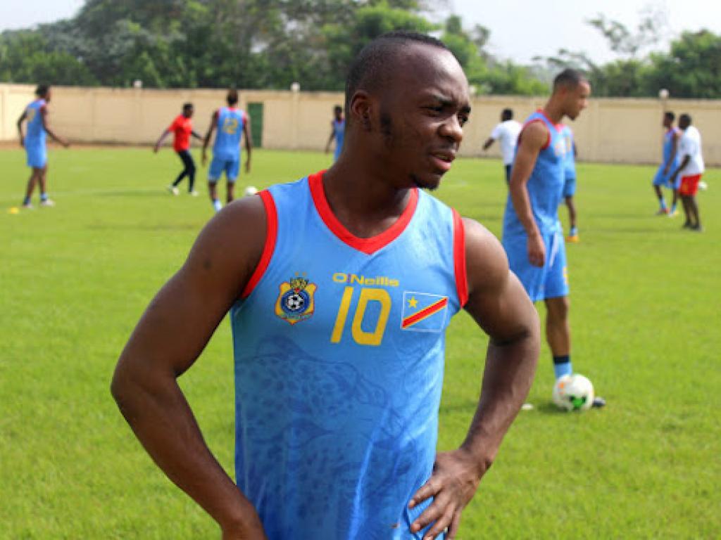 Neeskens Kebano et les autres Léopards au Centre de Mbankomo (Cameroun). Ph/ FECOFA