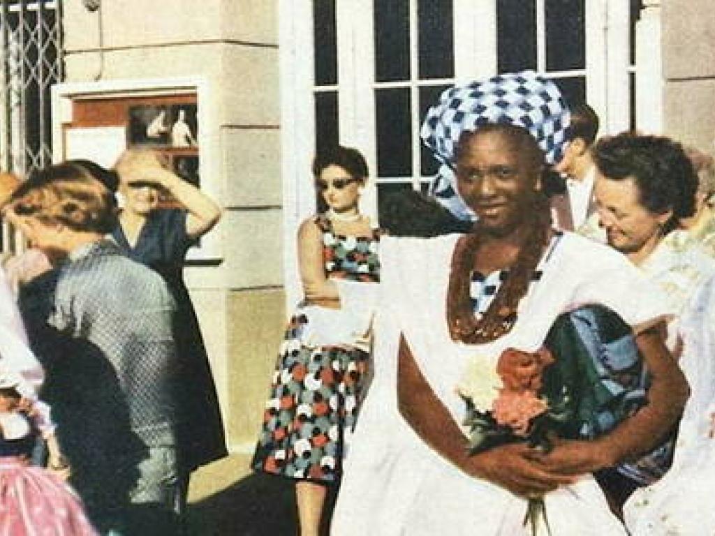 Photo de la couverture du magazine" Femmes du monde entier" paru en juillet 1958.