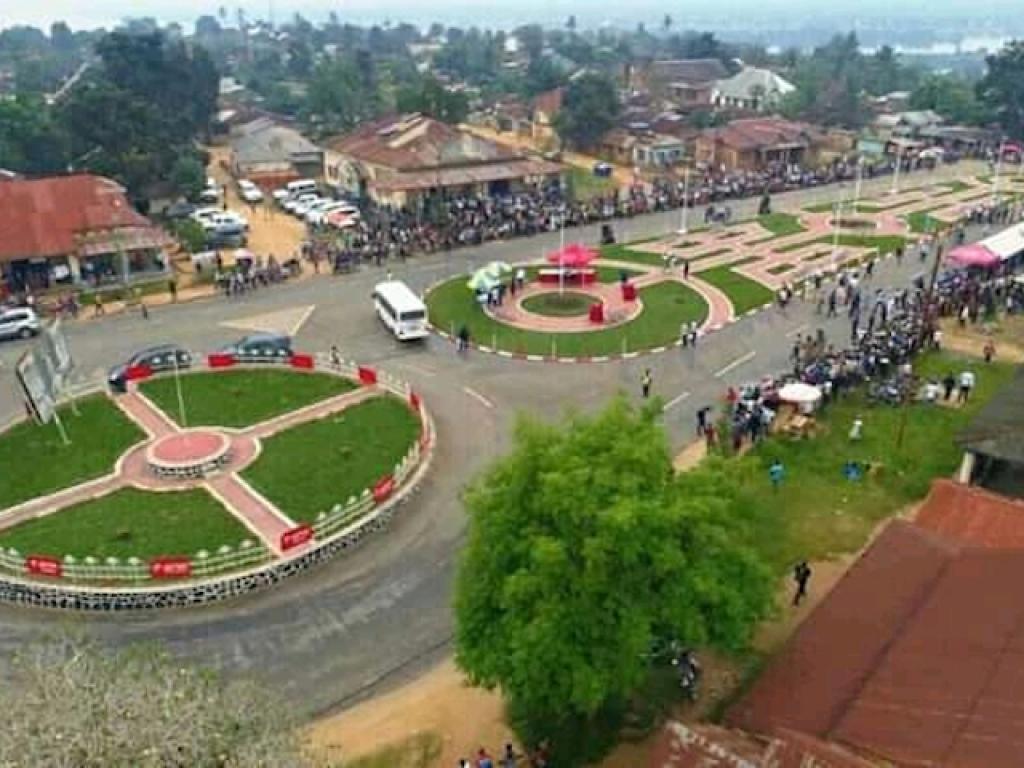 Une des rues principales de la ville de Kindu au Maniema