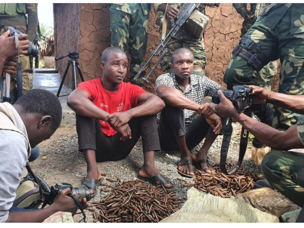 Les 2 personnes presentees comme combattants ADF/MTM et presentees a Beni 