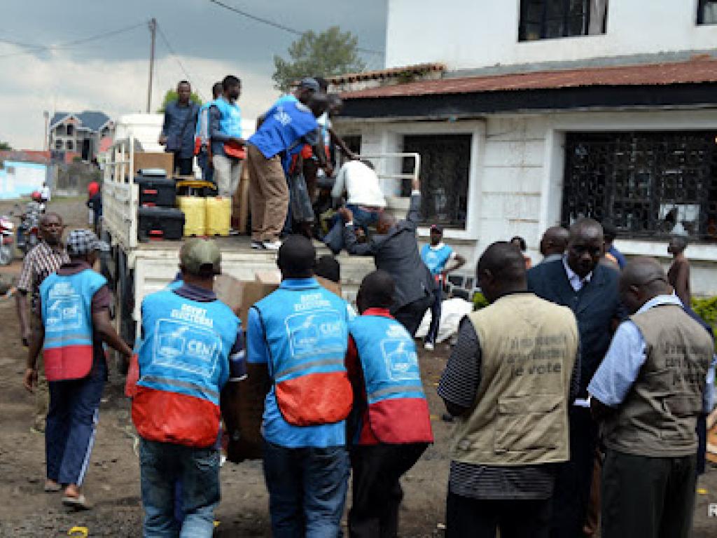 Déploiement du matériel pour l’enrôlement des électeurs à Goma le 15/12/2016. Ph. Radio Okapi/Alain Wandimoyi