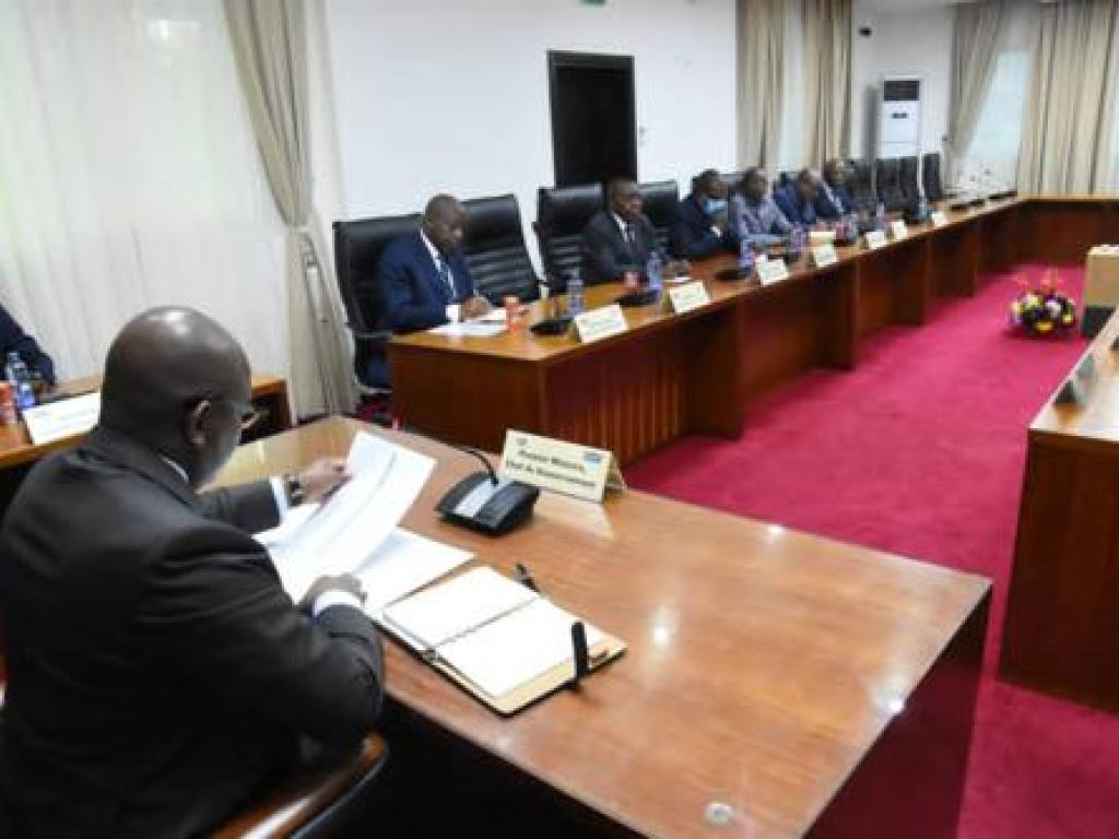 Le Premier ministre, Jean-Michel Sama Lukonde Kyenge, préside le 29/12/2022 la réunion avec les représentants de toutes les commissions chargées de l’organisation de la visite du pape François Primature RDC