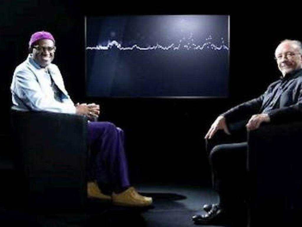 L'ecrivain Alain Mabanckou avec Yves Threard sur le plateau de la serie << Souvenirs et avenir d'Afrique >> des << Grands Entretiens >> de La Chaine parlementaire (LCP). L'écrivain Alain Mabanckou avec Yves Thréard sur le plateau de la série « Souvenirs et avenir d'Afrique » des « Grands Entretiens » de La Chaîne parlementaire (LCP). © LCP