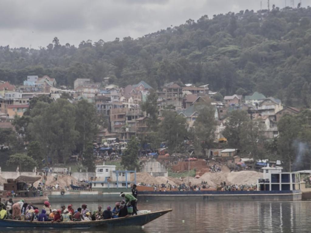 Une vue de Bukavu, bordée par le lac Kivu, dans l’est de la RDC, en novembre 2021. © Guerchom NDEBO / AFP