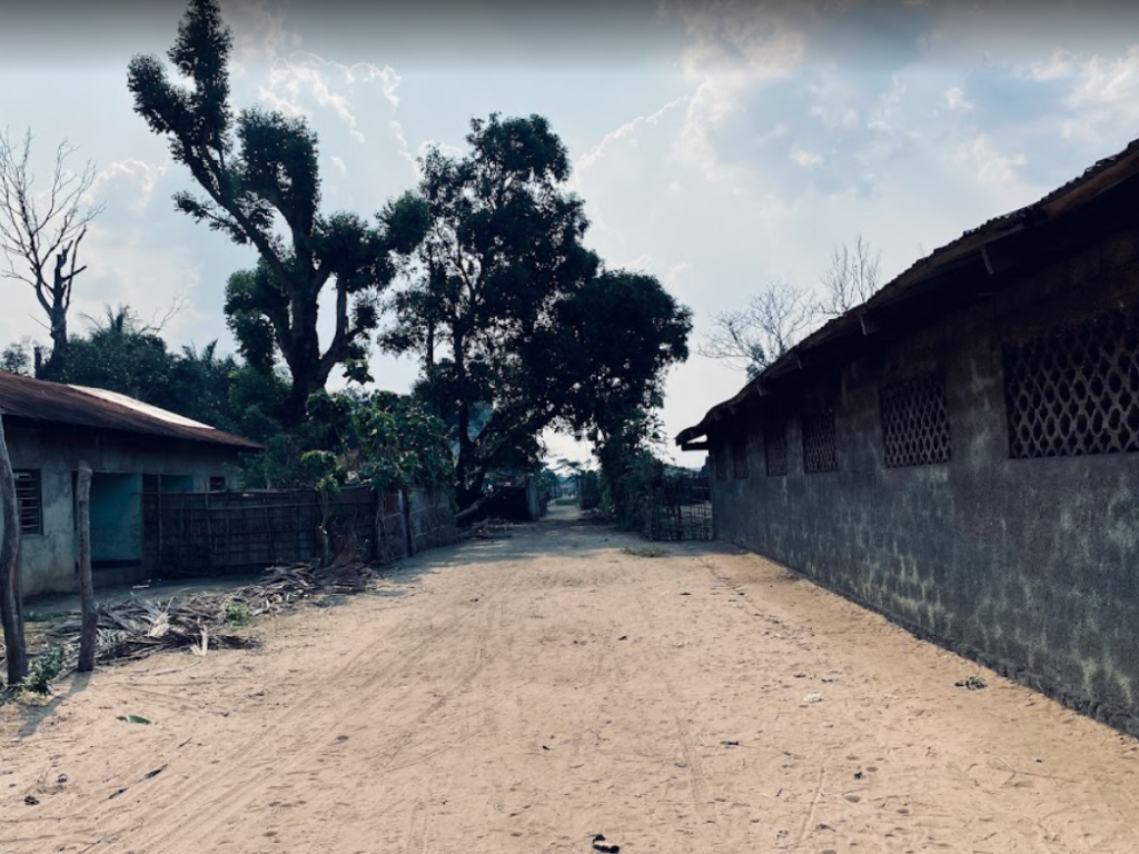 Vue d' une rue a Idiofa dans le Kwilu
