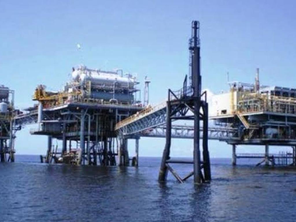 A ce jour, les pétroliers réclament du Gouvernement le paiement de 12 millions de dollars américains au titre de manque à gagner.
