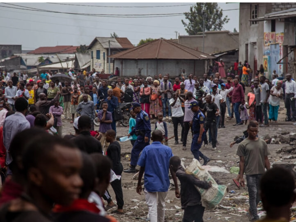 Des habitants se rassemblent lors d'une manifestation contre la Force régionale de la Communauté d'Afrique de l'Est à Goma le 6 février 2023. AFP