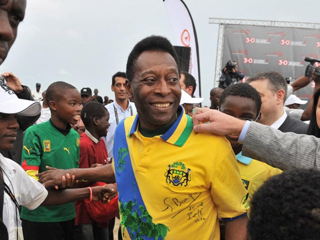 La légende du football brésilien Pelé à Libreville, le 10 février 2012, pendant la Coupe d’Afrique des nations. © ISSOUF SANOGO/AFP