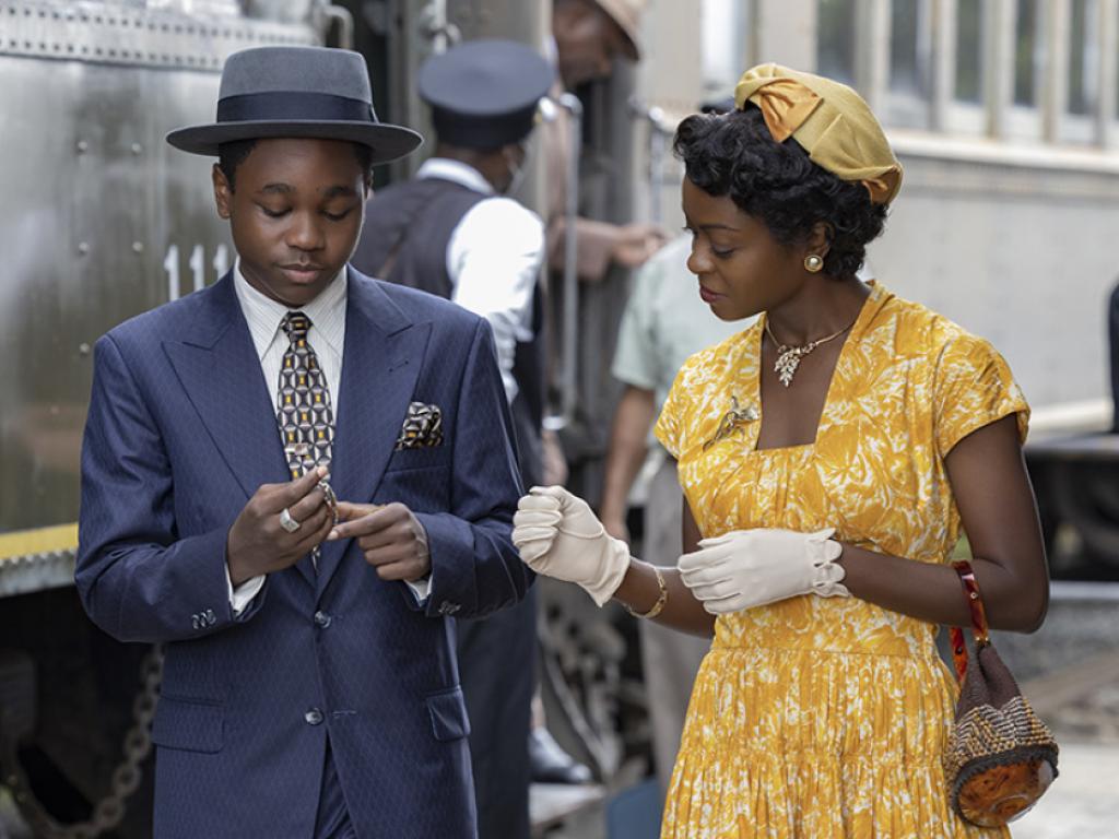 Jalyn Hall et Danielle Deadwyler dans les rôles d’Emmett et Mamie Till. © Orion pictures/Universal Pictures