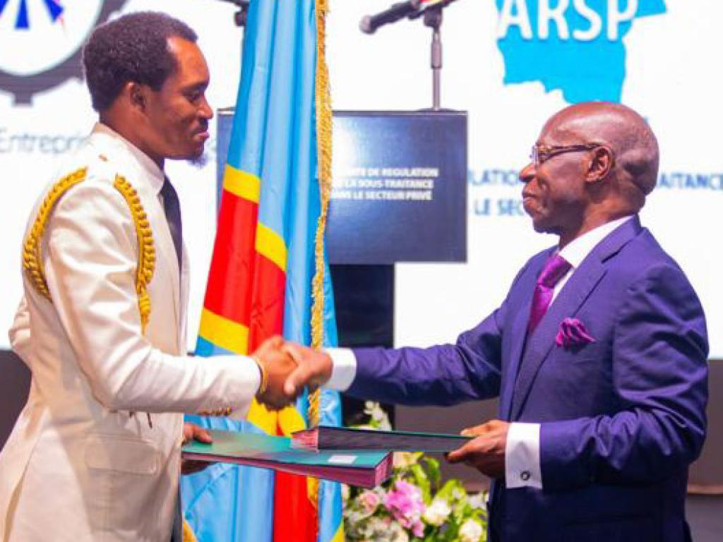 Le DG de l’ARSP et le président de la FEC ont signé jeudi un accord de partenariat pour créer une vraie classe moyenne en RDC @Photo Droits tiers