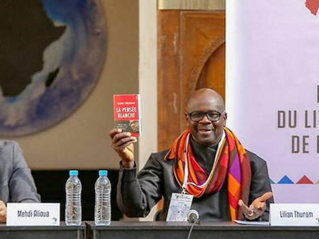 Le Docteur en sociologie de l'universite de Toulouse et professeur associe de l'universite de Rabat Mehdi Alioua (a gauche) et l'ecrivain, ancien international de football francais, Lilian Thuram, invites du Festival du livre africain de Marrakech. Le Docteur en sociologie de l'université de Toulouse et professeur associé de l'université de Rabat Mehdi Alioua (à gauche) et l'écrivain, ancien international de football français, Lilian Thuram, invités du Festival du livre africain de Marrakech. © FLAM 2023