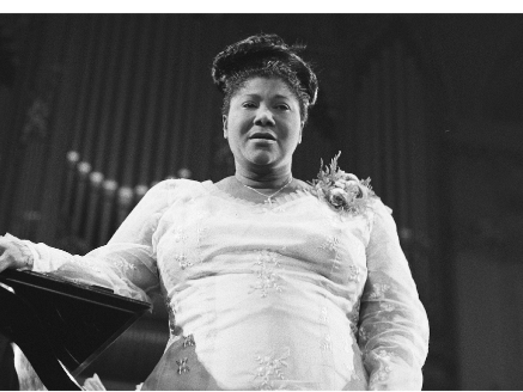 La chanteuse de gospel Mahalia Jackson en concert au Royal Concertgebouw d’Amsterdam en 1961. © Wikipedia/Fotocollectie Anefo Reportage