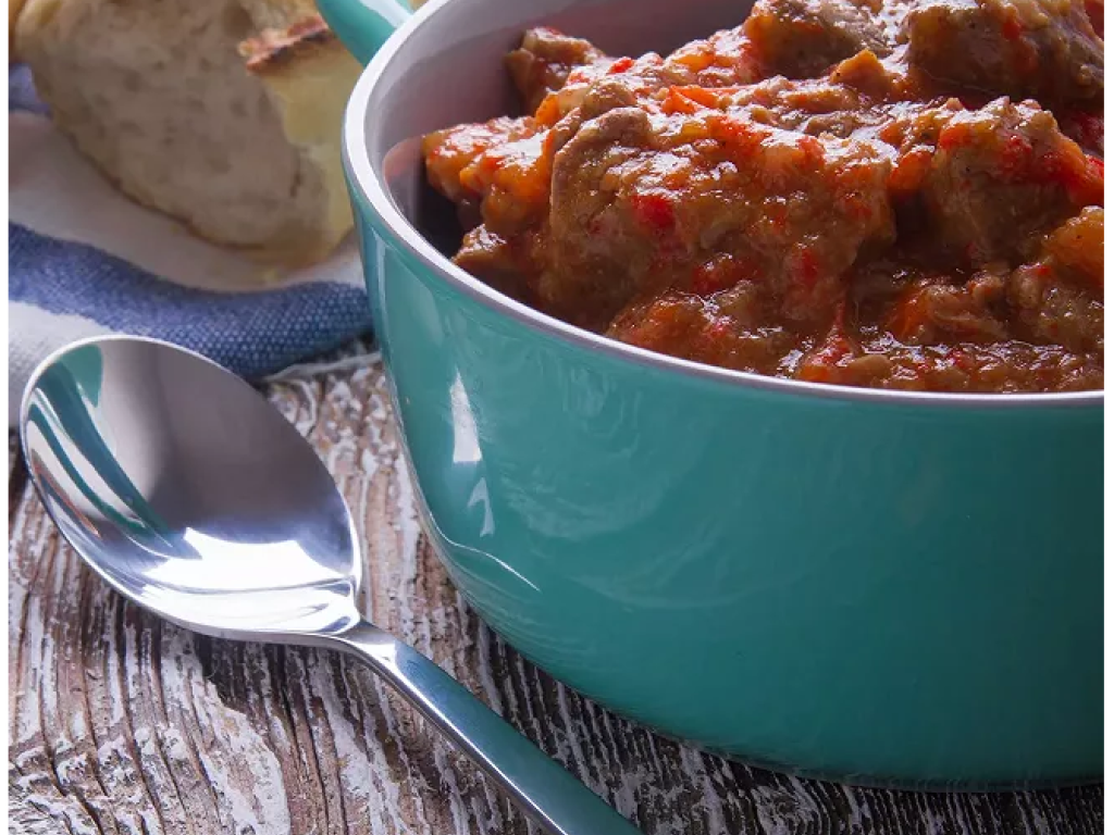 Dégustez bien chaud ce ngourbane accompagné de riz blanc cuit.