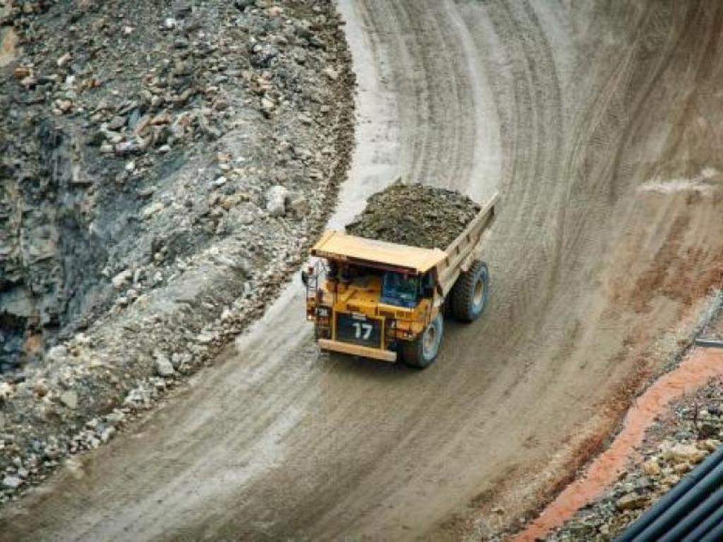 Un engin Ben dans une carrière