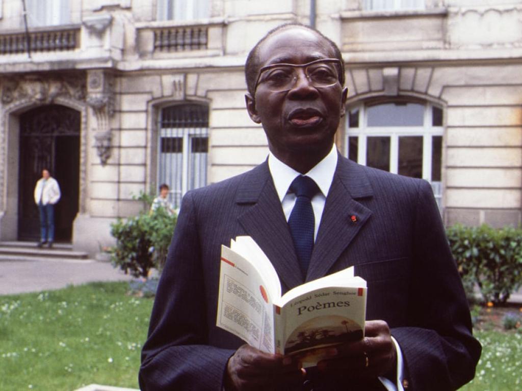 Léopold Sedar Senghor, ancien président du Sénégal, académicien et poète, à Tours le 10 mai 1985. © FRANK PERRY/AFP