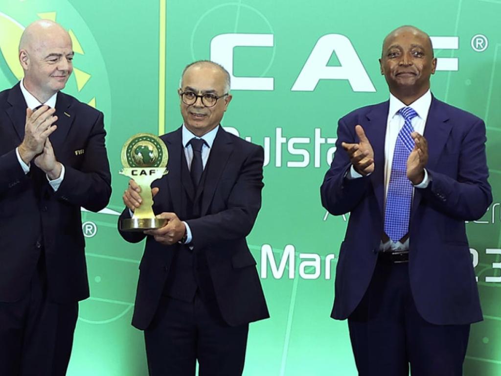 Le ministre marocain de l’Education et du Sport, Chakib Benmoussa, le président de la FIFA Gianni Infantino, et le président de la CAf, Patrice Motsepe, le 14 mars 2023. © CAF