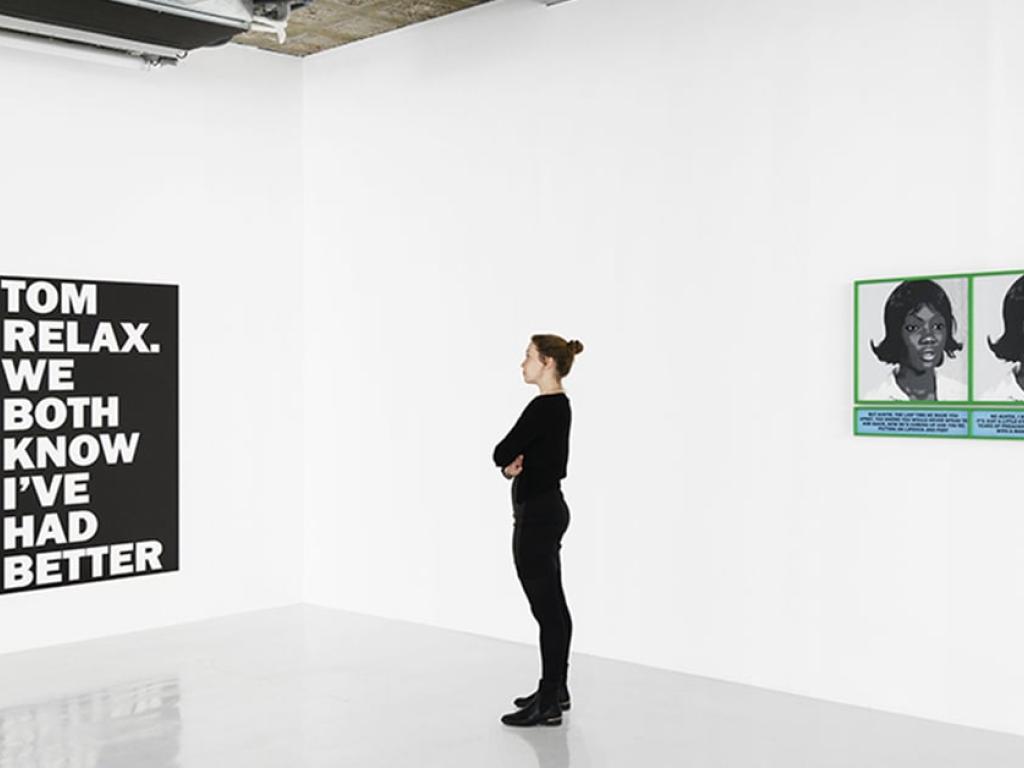 Oroma Elewa, vue de l’exposition « Corporate Ashawo » à la galerie In Situ Fabienne Leclerc, Grand Paris. © Oroma Elewa et Galerie In Situ Fabienne Leclerc.