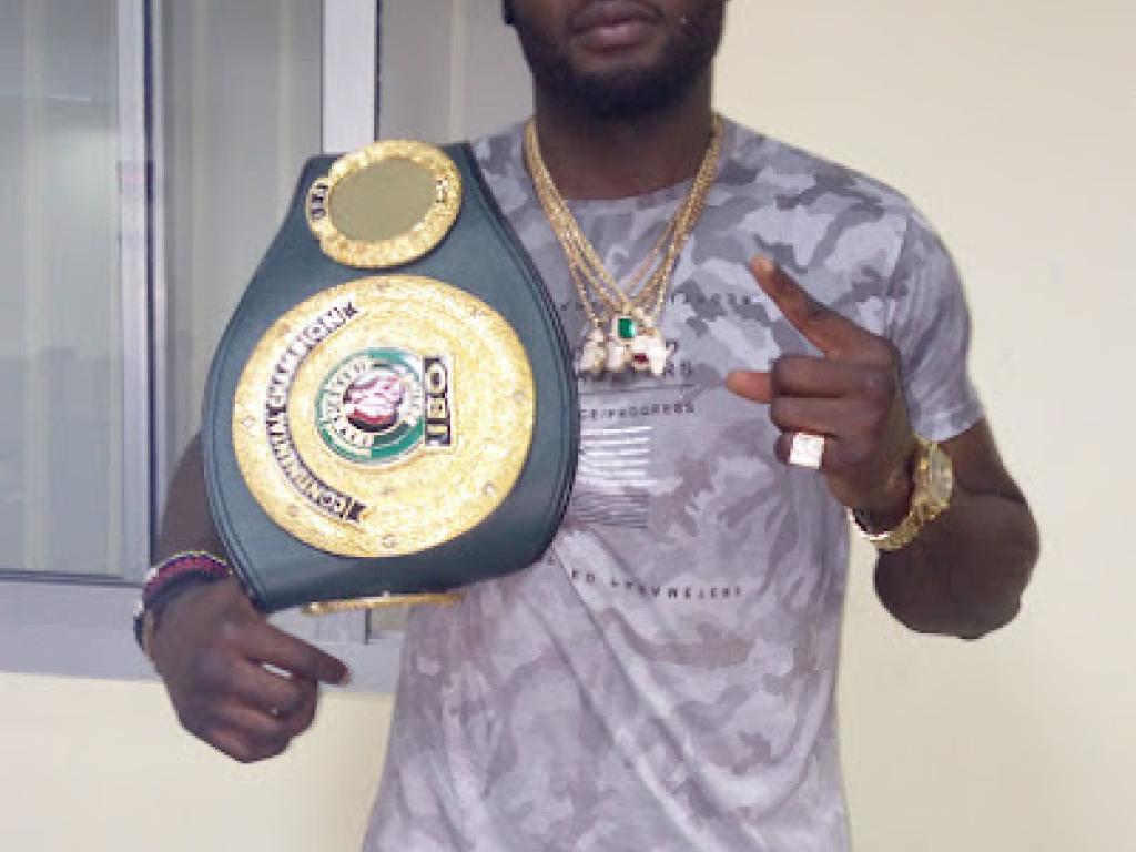 Le boxeur professionnel congolais Martin Bakole Ilunga lors de la présentation de sa ceinture de champion à Radio Okapi, le 04 décembre 2017, Radio Okapi/Ph.Dieudonné Kabeya