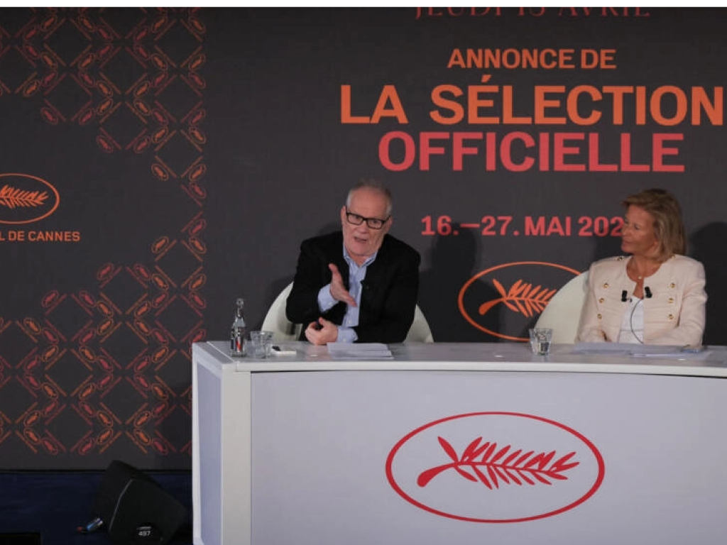 Thierry Frémaux, directeur général, et Iris Knobloch, la présidente, lors de la présentation de la sélection officielle du 76e Festival de Cannes qui aura lieu du 16 au 27 mai 2023. AFP - THOMAS SAMSON