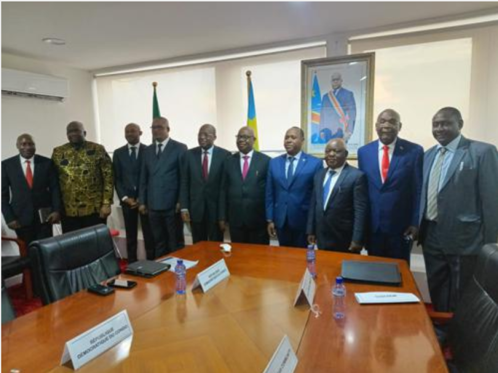 Réunion entre le gouvernement congolais et une délégation de la Communauté d’Afrique de l’Est (EAC), jeudi 27 avril 2023 à Kinshasa Radio Okapi Photo/ Grâce Amzati Masanzi