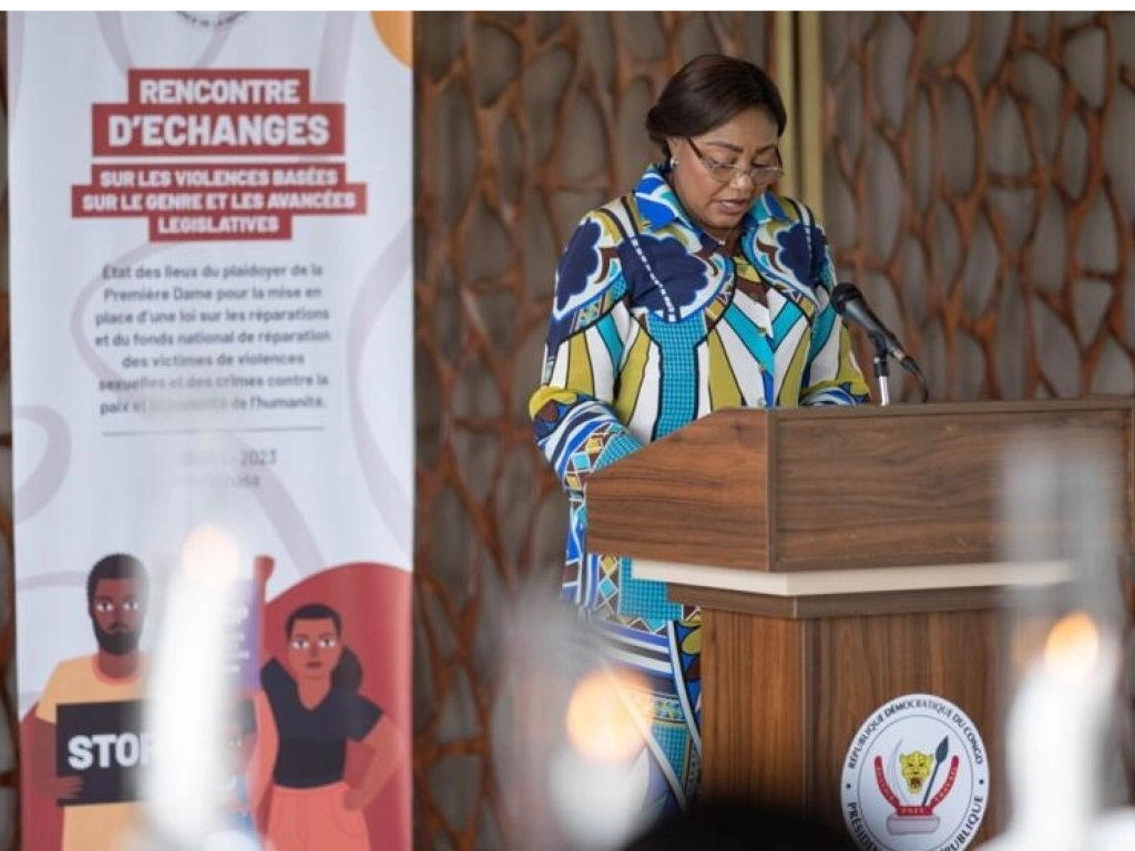 La Première dame Denise Nyakeru lors de la rencontre avec des représentants du corps diplomatique et des Nations unies, au palais présidentiel à Kinshasa, le 25 avril 2023. © Fondation DNT