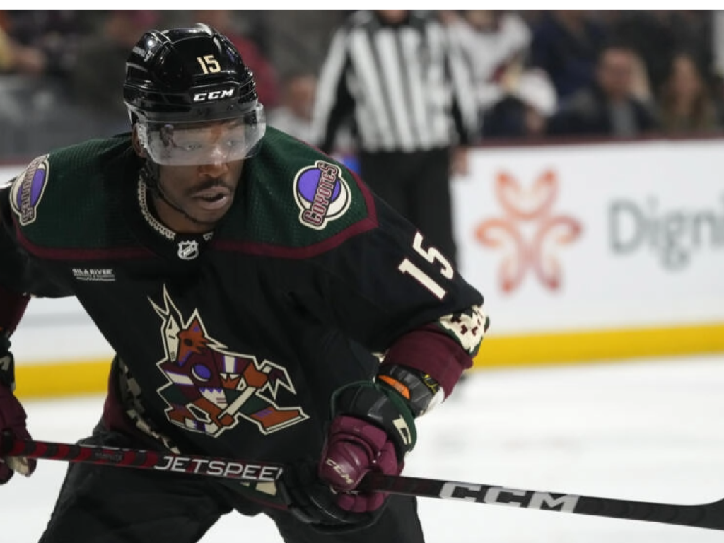 L'ailier gauche des Arizona Coyotes, Bokondji Imama pendant un match contre les St. Louis Blues, mardi 7 mars 2023, à Tempe. AP - Ross D. Franklin