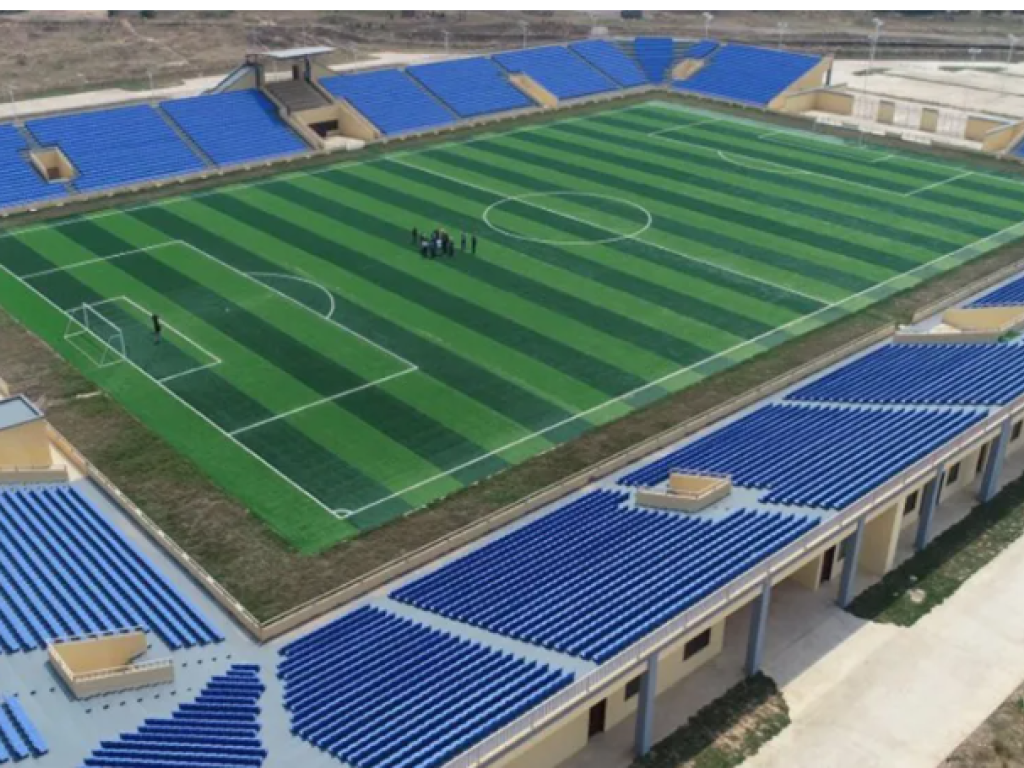 Vue de la Tribune et des gradins du stade Joseph Kabila de Kalemie