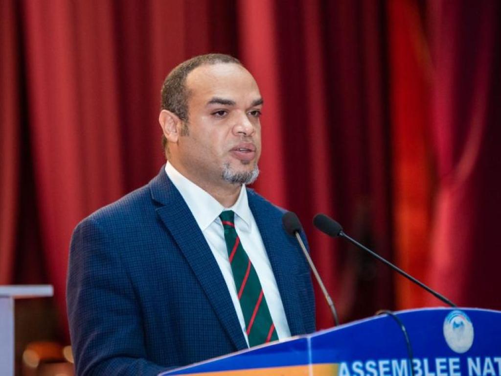 Le DG Fabrice Lusinde devant l'assemblée nationale
