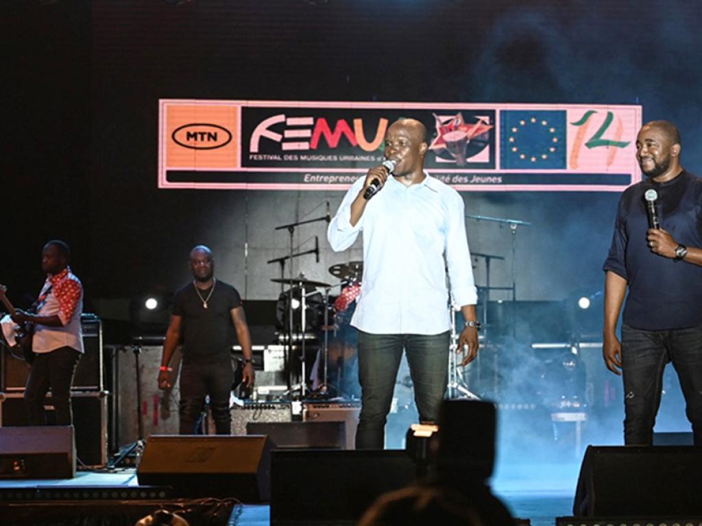 A’Salfo et Tino de Magic System sur scène au Femua à Abidjan, le 14 mai 2022. © Sia Kambou/AFP