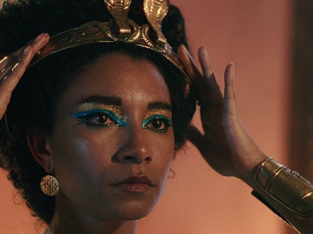 Adele James interprète Cléopâtre dans Queen Cleopatra, de Jada Pinkett Smith. © Netflix 2023