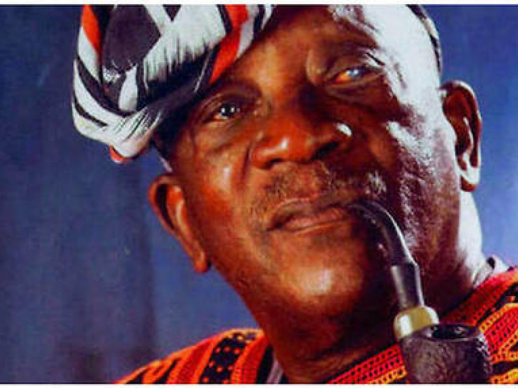 Sembene Ousmane en 2002. L'oeuvre du cineaste et ecrivain continue de baigner des generations d'Africains dans des problematiques essentielles au continent. Sembène Ousmane en 2002. L'oeuvre du cinéaste et écrivain continue de baigner des générations d'Africains dans des problématiques essentielles au continent. © Archives du 7e Art / Photo12