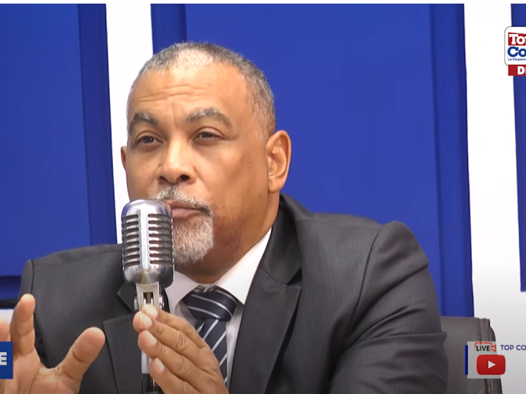 Olivier Kamitatu, porte-parole de Moise Katumbi, lors de son interview avec Mr Lusakueno de Top Congo.