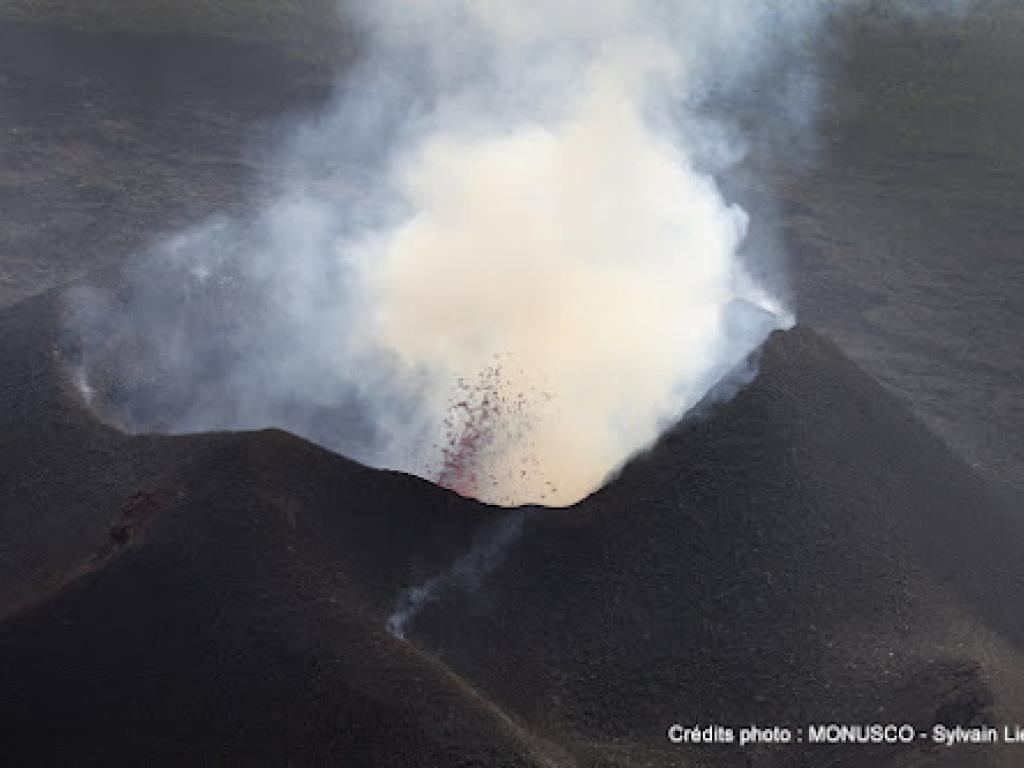 Publié le ven, 19/05/2023 - 19:45 | Modifié le ven, 19/05/2023 - 21:37  share tweet Facebook Twitter  LinkedIn WordPress Messenger WhatsApp Skype Viber SMS Pinterest Email Share Volcan Nyamulagira à Goma, 19 of January 2012. © MONUSCO/Sylvain Liechti Volcan Nyamulagira à Goma, 19 of January 2012. © MONUSCO/Sylvain Liechti