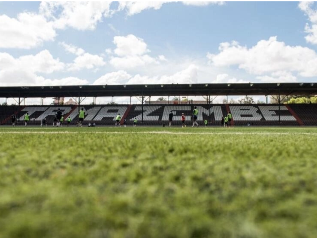 Des jeunes de la Katumbi Football Academy s'entraînent sur le terrain du TP Mazembe à Lubumbashi le 12 mai 2017 (image d'illustration). AFP - AGNES BUN