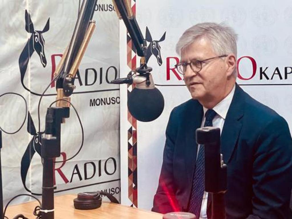 Le Secrétaire général adjoint des Nations unies chargé des opérations de maintien de la paix, Jean-Pierre Lacroix, lors d'une interview dans le studio de Radio Okapi, le 7juin 2023. Photo MONUSCO