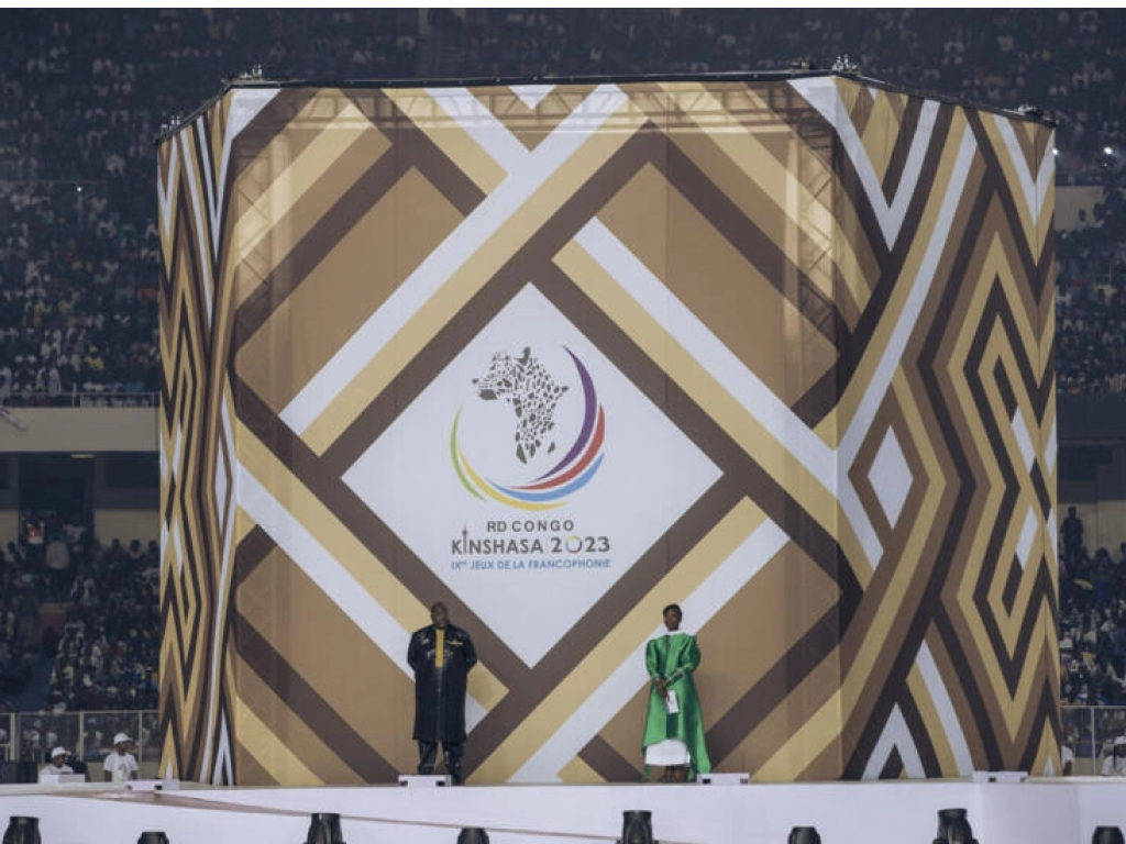 Les maîtres de cérémonie président la cérémonie d'ouverture des 9e Jeux de la Francophonie au stade des Martyrs à Kinshasa, le 28 juillet 2023. © AFP/Alexis Huguet