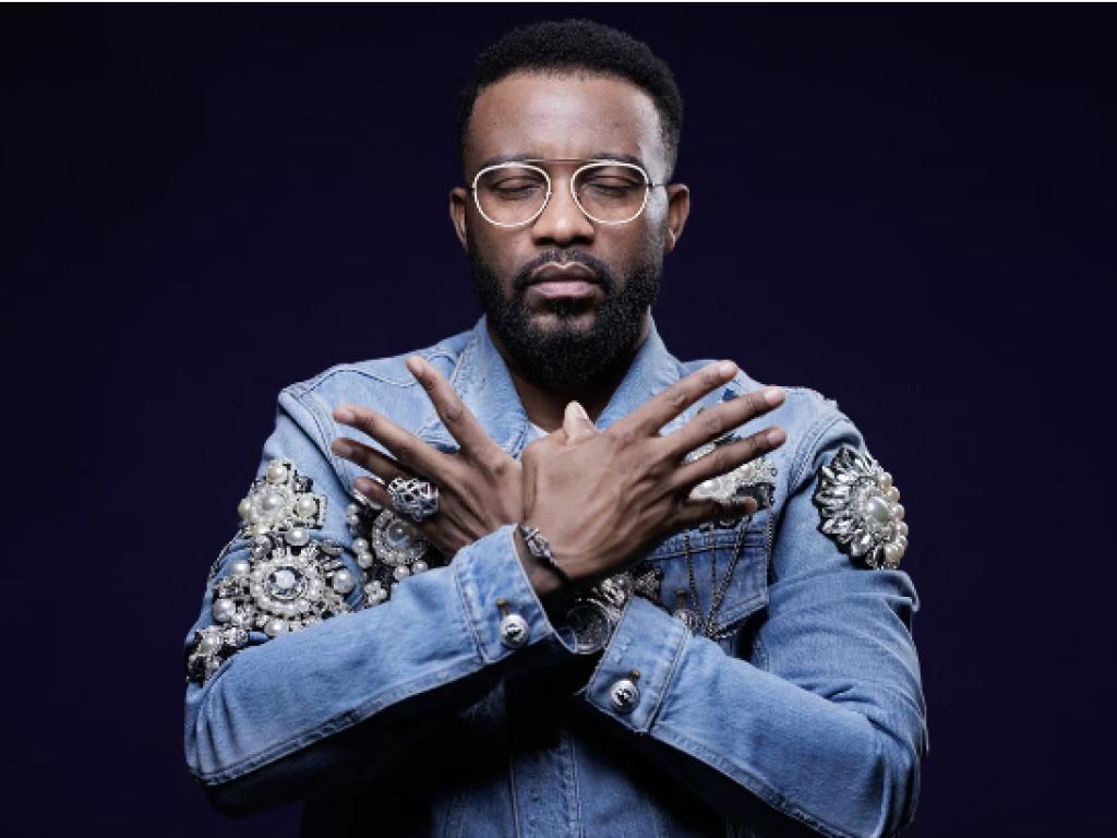 L’artiste congolais Fally Ipupa pose lors d’une session photo, à Paris, le 27 septembre 2023. © JOEL SAGET/AFP