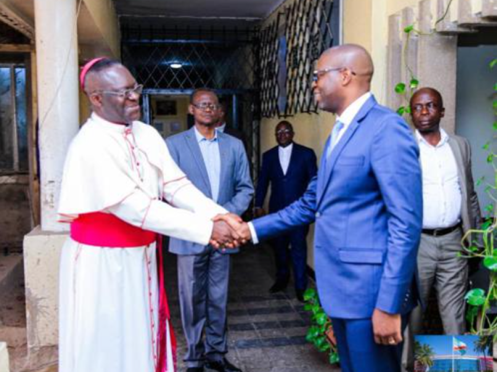 Rencontre entre le gouverneur du Haut-Katanga Jacques Kyabula et l’archevêque de Lubumbashi Mgr Fulgence Muteba le 01/03/2023. Cabinet du gouverneur du Haut-Katanga