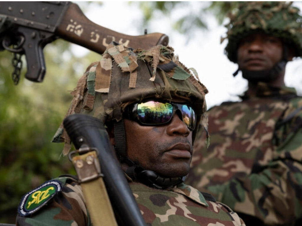 Soldats malawites de la mission militaire de la SADC en RDC venus récupérer les corps de soldats sud-africains tués lors d'affrontements entre l'armée congolaise et le M23. REUTERS - ARLETTE BASHIZI