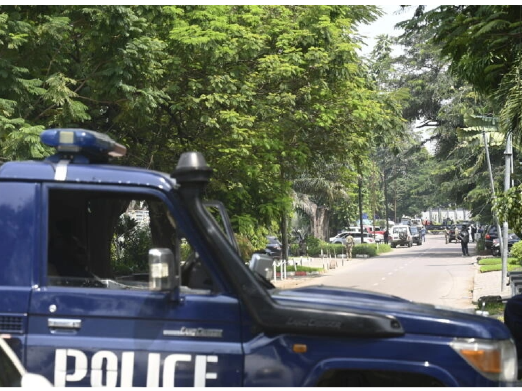 Des membres des forces de sécurité congolaises sécurisent les rues de Kinshasa le dimanche 19 mai après la « tentative de coup d'État ». (image d'illustration) AP - Samy Ntumba Shambuyi
